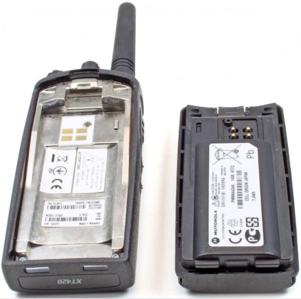 Motorola XT420 PMR446 mit Standlader-02